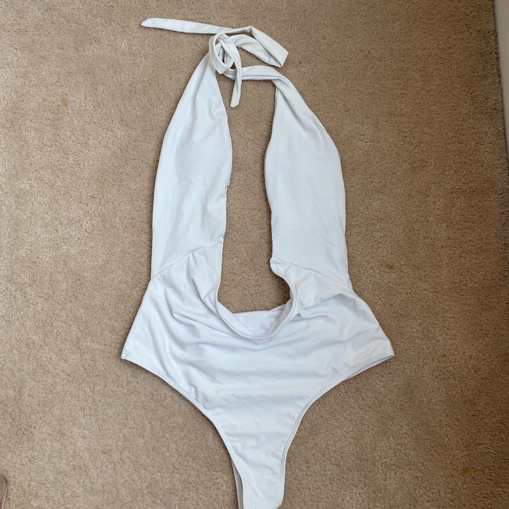 WHITE DEEP V ONE PIECE SWIM SET